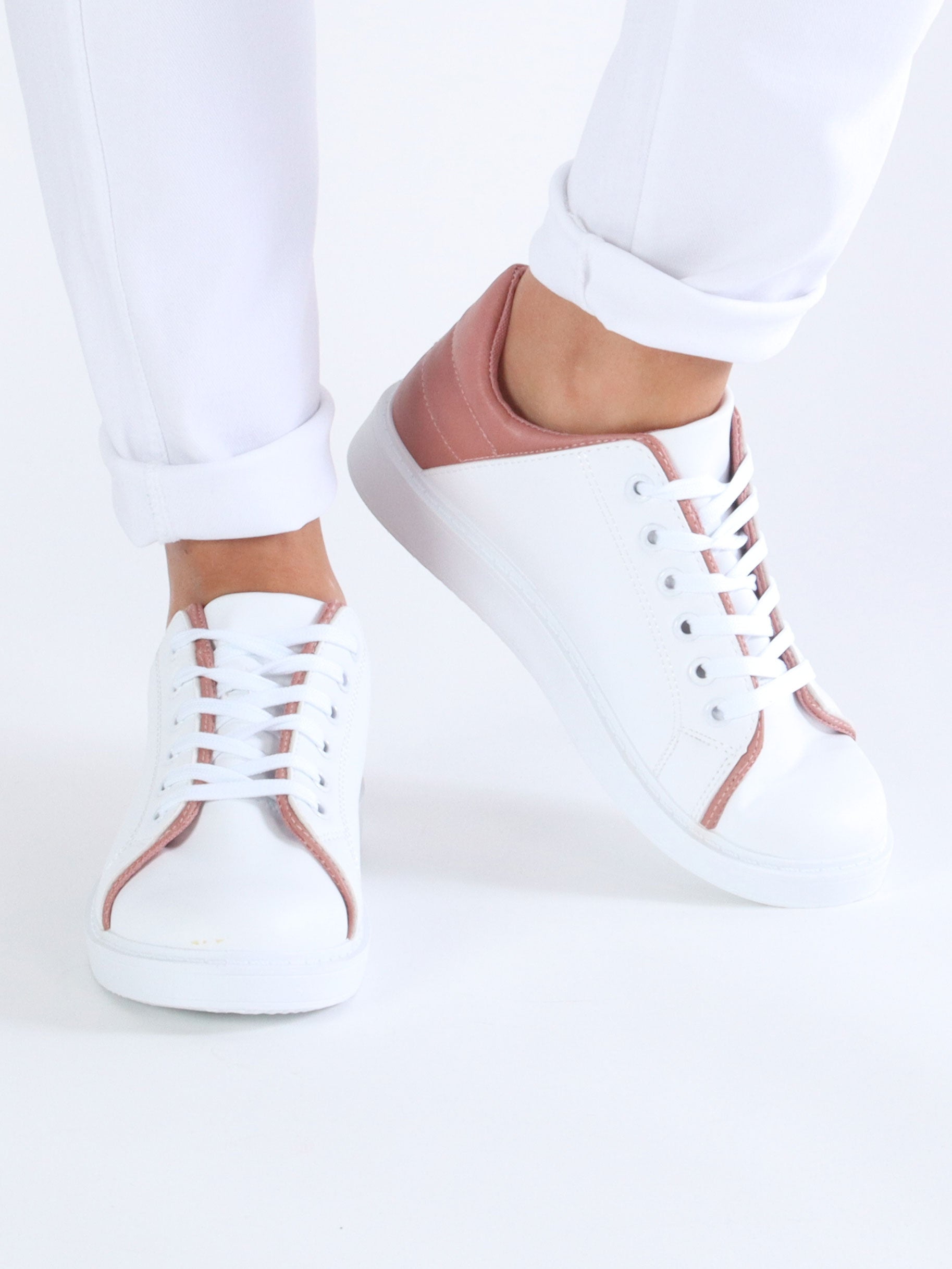 Lauren - Vita sneakers med färgade detaljer